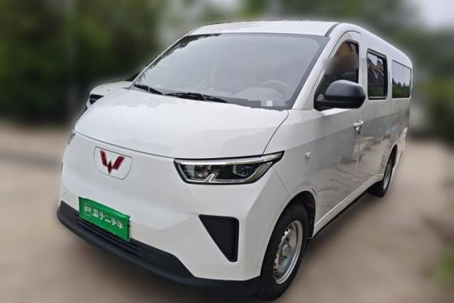 Used Wuling Yangguang 2024 300KM Comfort Version Passenger Van 75kW