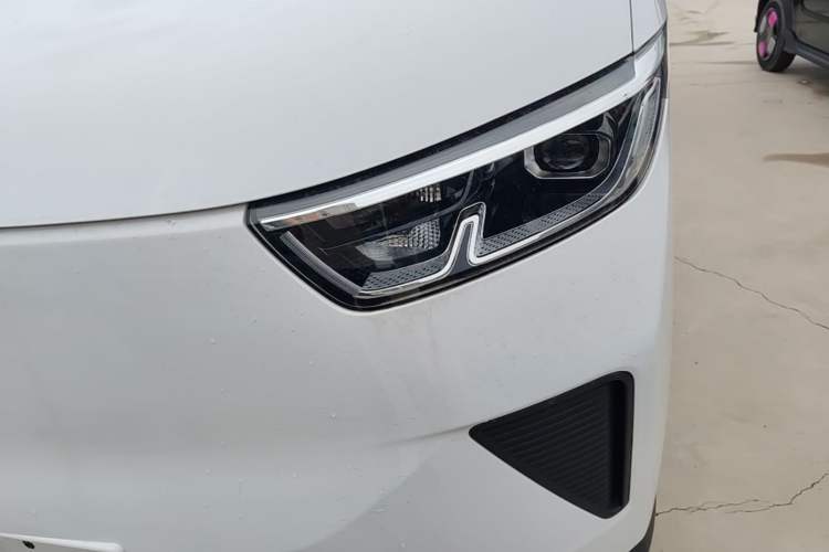 Used Wuling Yangguang 2024 300KM Comfort Version Passenger Van 75kW Left Front Headlight