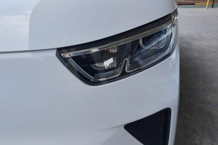 Used Wuling Yangguang 2024 300km Range Practical Window-Sealed Version 60kW Left Front Headlight