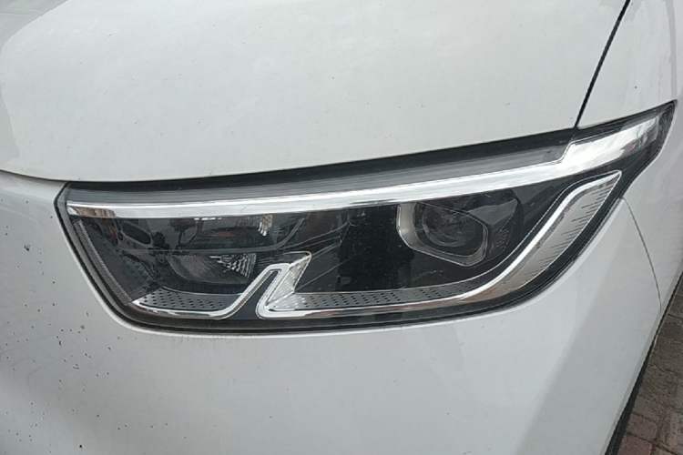 Used Wuling Yangguang 2024 300KM Comfort Version Passenger Van 75kW Left Front Headlight