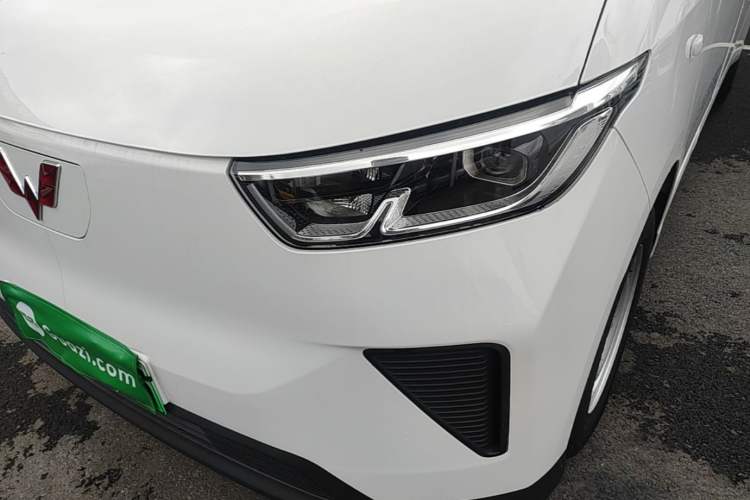 Used Wuling Yangguang 2024 300km Range Practical Window-Sealed Version 60kW Left Front Headlight