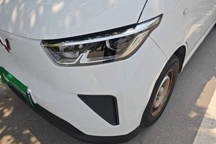 Used Wuling Yangguang 2024 300KM Comfort Version Passenger Van 75kW Left Front Headlight