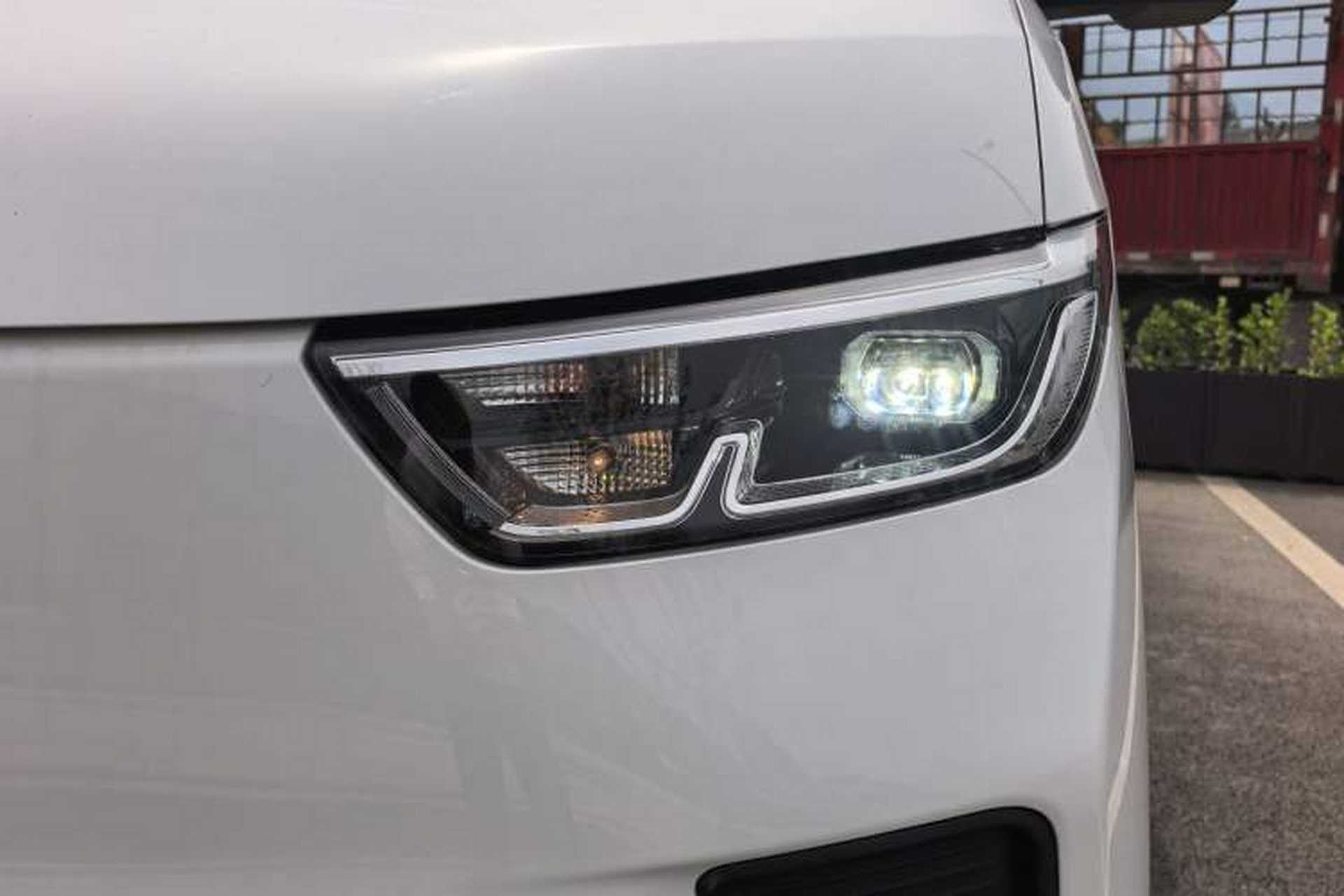 Used Wuling Yangguang 2024 300KM Comfort Version Passenger Van 75kW Left Front Headlight