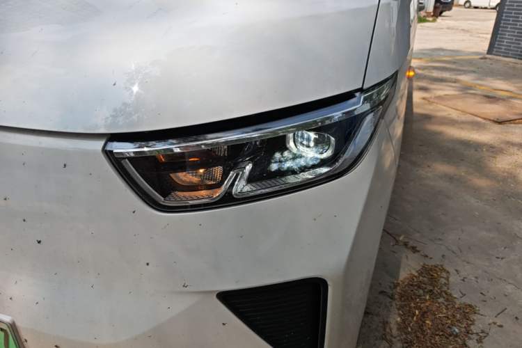 Used Wuling Yangguang 2024 300KM Comfort Version Passenger Van 75kW Left Front Headlight