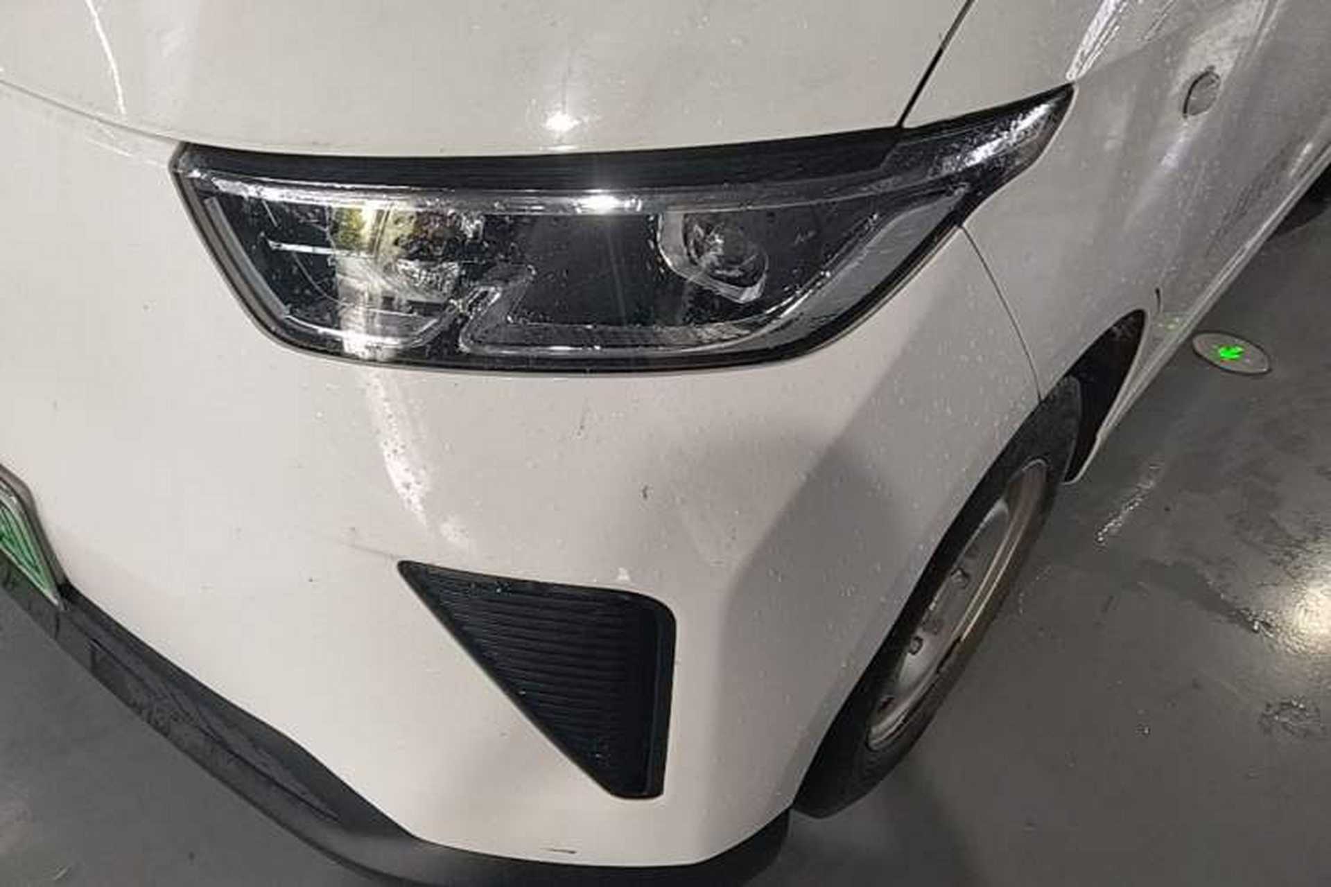 Used Wuling Yangguang 2024 300km Range Practical Window-Sealed Version 60kW Left Front Headlight