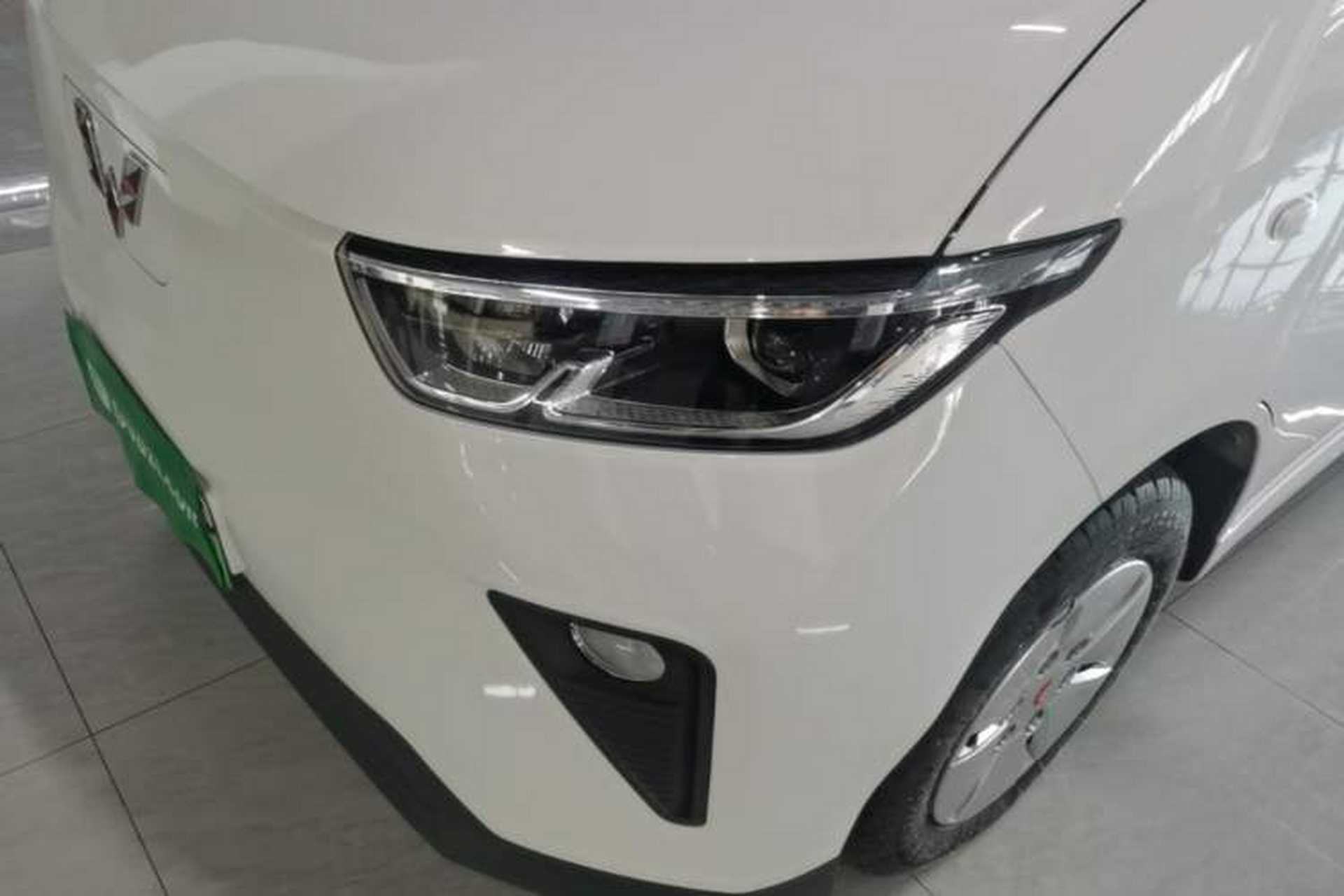 Used Wuling Yangguang 2024 300km Comfort Version with Sealed Windows 60kW Left Front Headlight