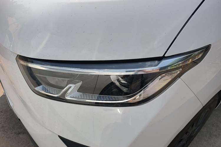 Used Wuling Yangguang 2024 300KM Comfort Version Passenger Van 75kW Left Front Headlight