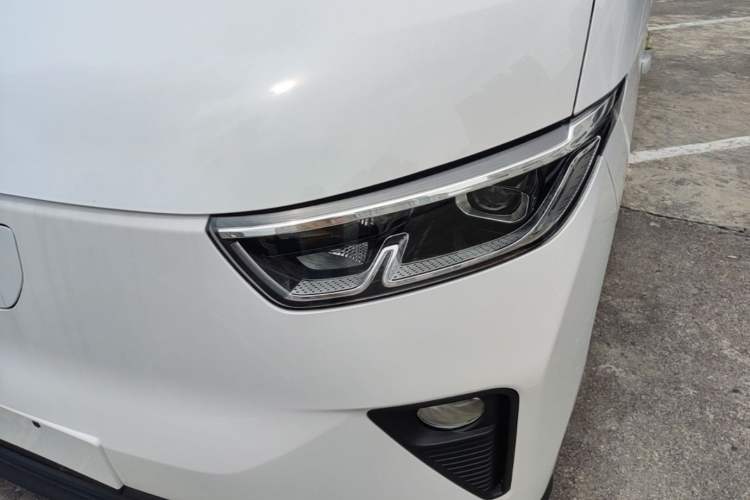 Used Wuling Yangguang 2024 300km Comfort Version with Sealed Windows 75kW Left Front Headlight