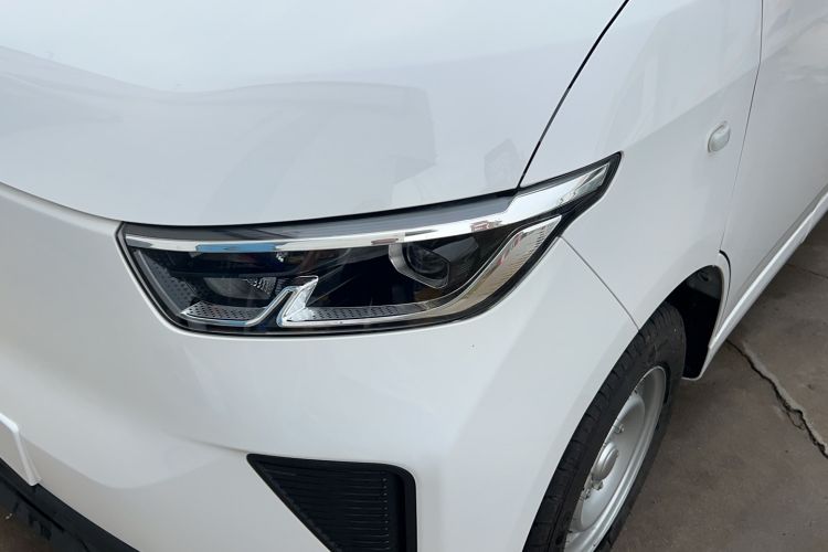 Used Wuling Yangguang 2024 300KM Comfort Version Passenger Van 75kW Left Front Headlight