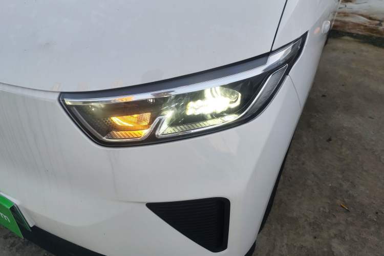 Used Wuling Yangguang 2024 300KM Comfort Version Passenger Van 75kW Left Front Headlight