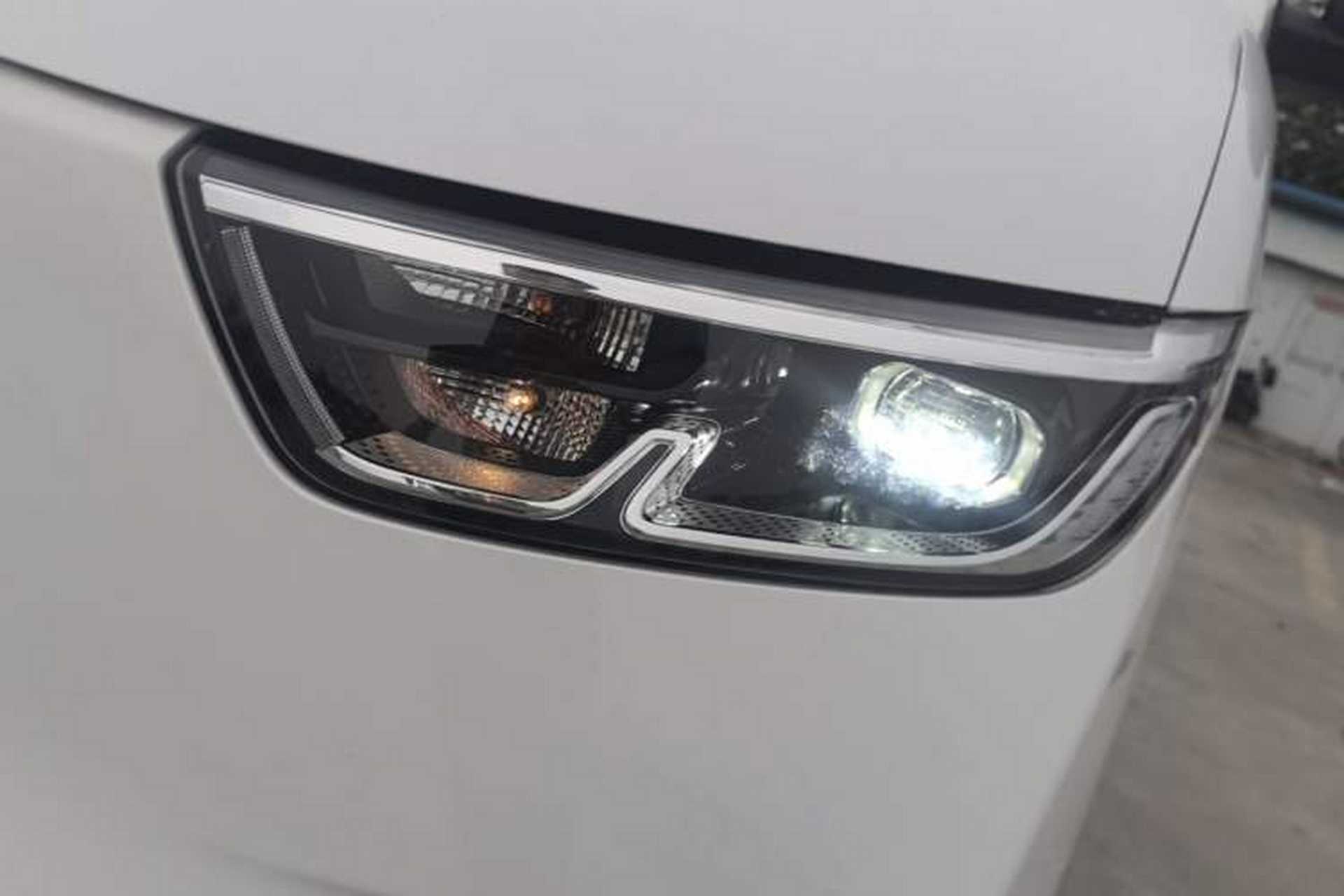 Used Wuling Yangguang 2024 300KM Comfort Version Passenger Van 75kW Left Front Headlight