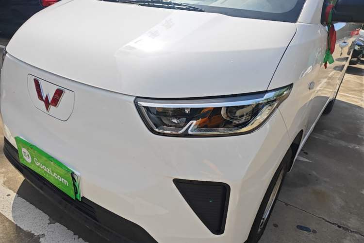 Used Wuling Yangguang 2024 300KM Comfort Version Passenger Van 75kW Left Front Headlight