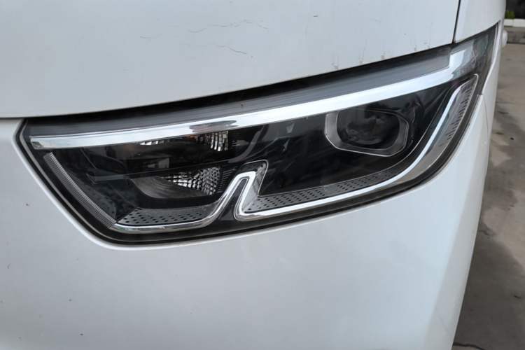 Used Wuling Yangguang 2024 300KM Comfort Version Passenger Van 75kW Left Front Headlight