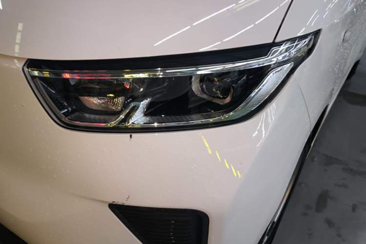 Used Wuling Yangguang 2024 300KM Comfort Version Passenger Van 75kW Left Front Headlight