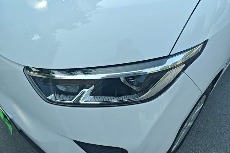 Used Wuling Yangguang 2024 300KM Comfort Version Passenger Van 75kW Left Front Headlight