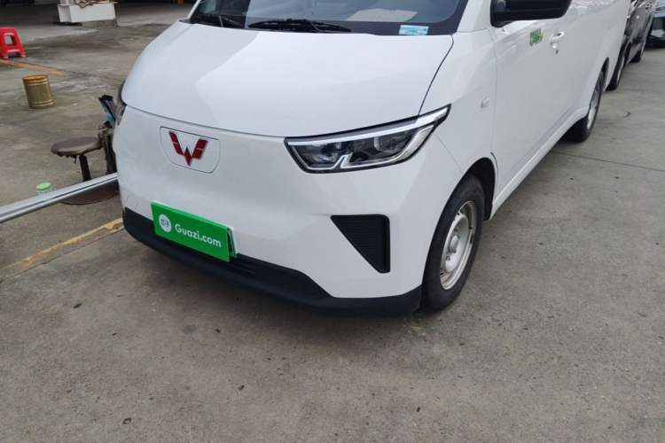 Used Wuling Yangguang 2024 300KM Comfort Version Passenger Van 75kW Left Front Headlight