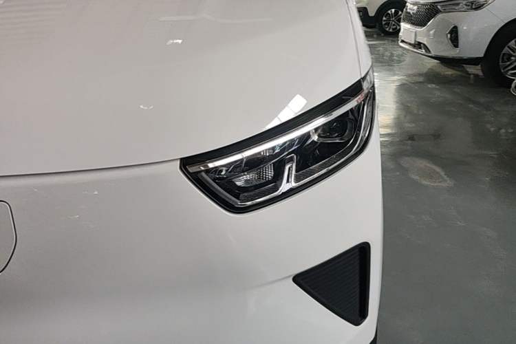 Used Wuling Yangguang 2024 300KM Comfort Version Passenger Van 75kW Left Front Headlight