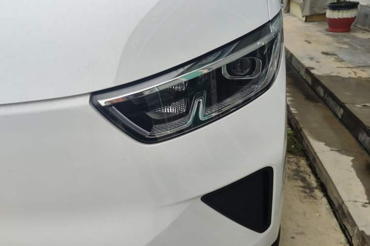 Used Wuling Yangguang 2024 300KM Comfort Version Passenger Van 75kW Left Front Headlight