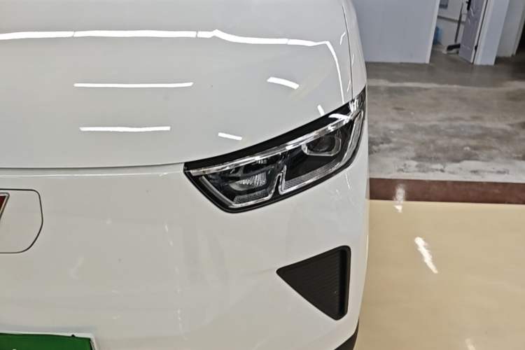 Used Wuling Yangguang 2024 300km Comfort-Grade Passenger Van 60kW Left Front Headlight