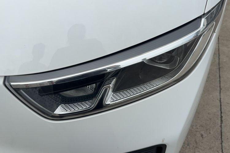 Used Wuling Yangguang 2024 300KM Comfort Version Passenger Van 75kW Left Front Headlight