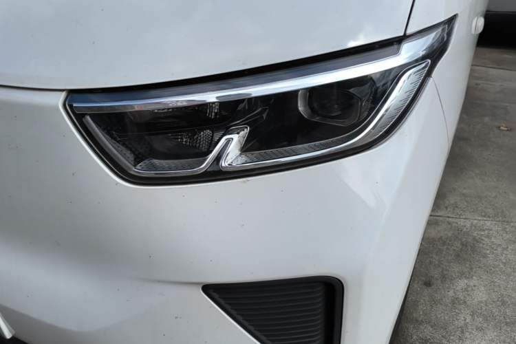 Used Wuling Yangguang 2024 300km Range Practical Window-Sealed Version 60kW Left Front Headlight