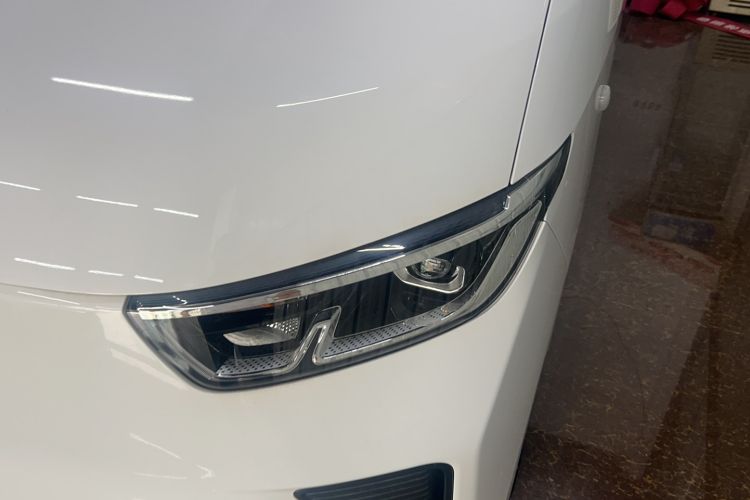 Used Wuling Yangguang 2024 300KM Comfort Version Passenger Van 75kW Left Front Headlight