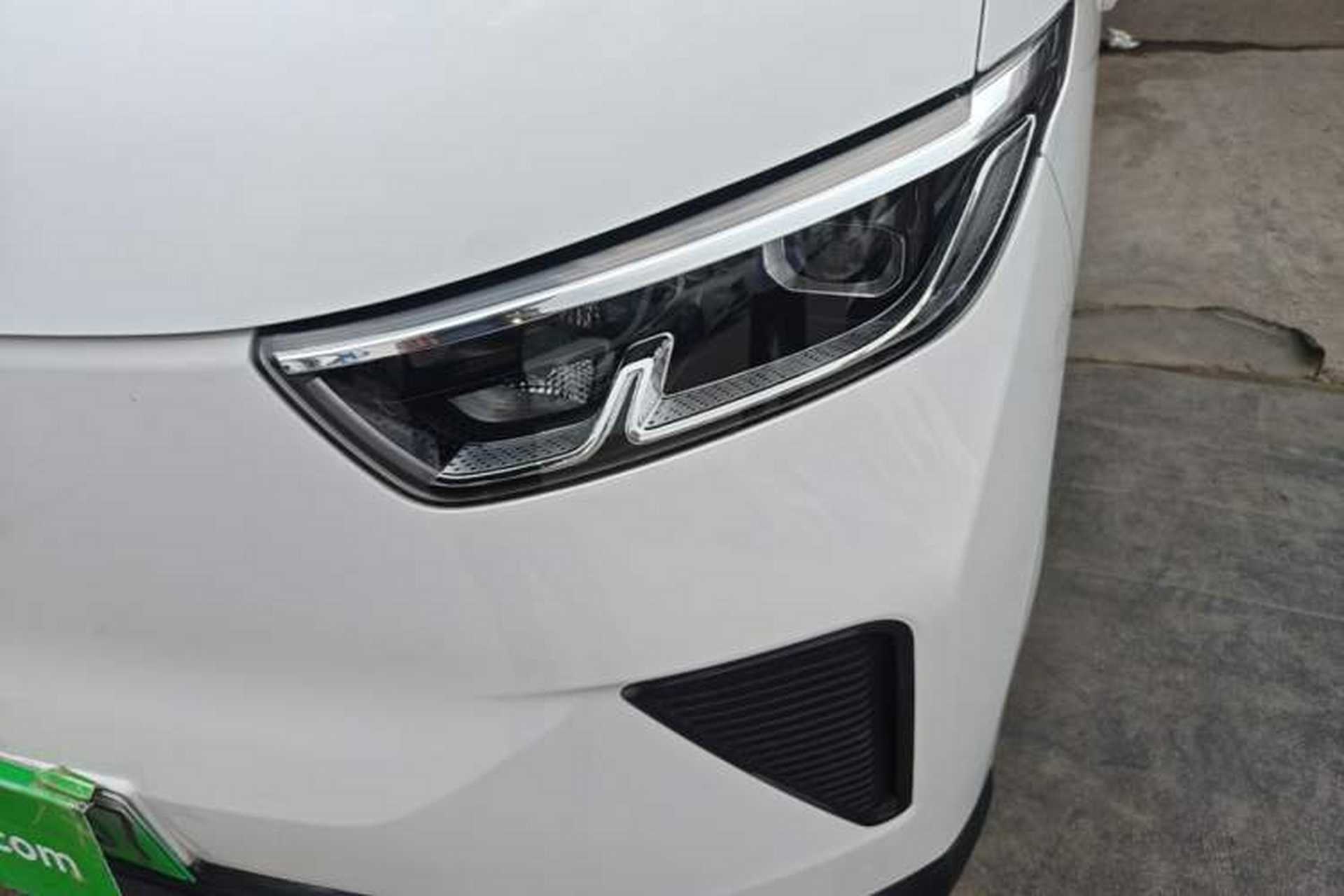 Used Wuling Yangguang 2024 230km Practical Enclosed-Window Version 60kW Left Front Headlight