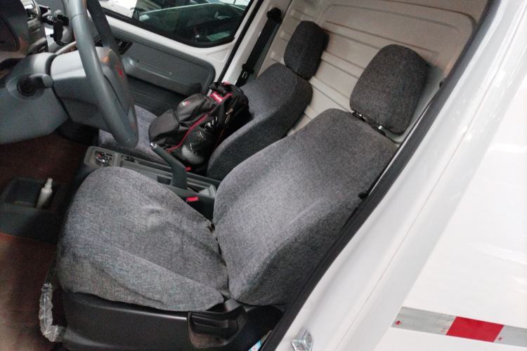 Used Wuling Yangguang 2024 300km Range Practical Window-Sealed Version 60kW Left Front Seat