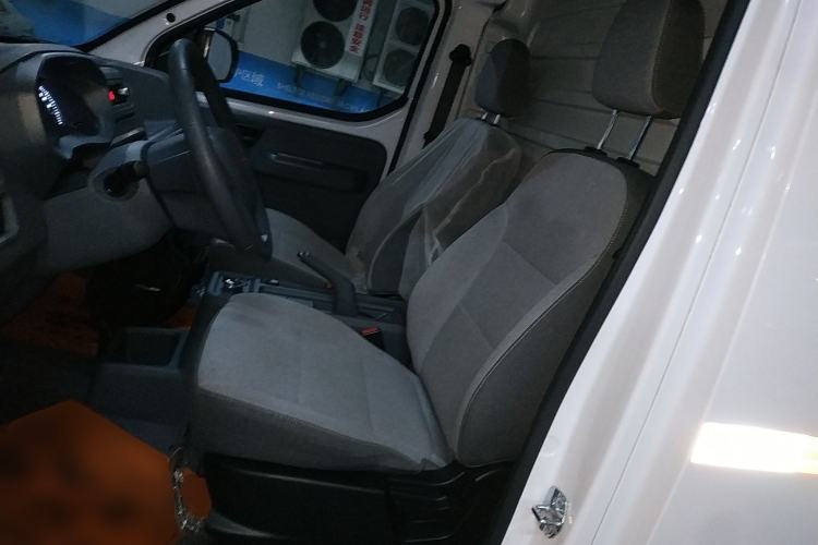 Used Wuling Yangguang 2024 300km Range Practical Window-Sealed Version 60kW Left Front Seat