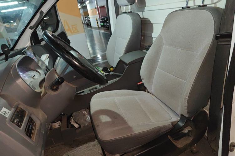 Used Wuling Yangguang 2024 300km Comfort Version with Sealed Windows 60kW Left Front Seat
