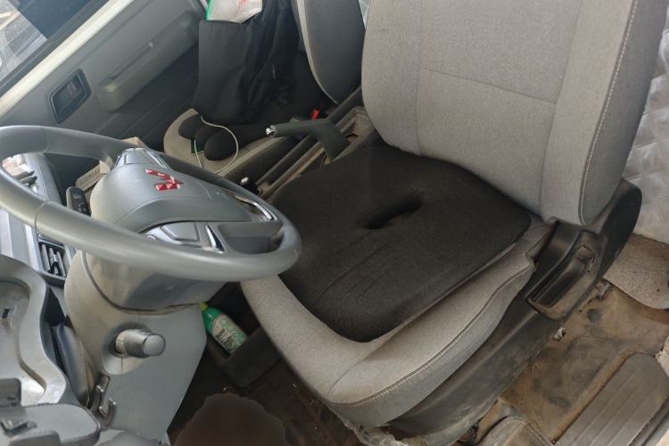Used Wuling Yangguang 2024 300KM Comfort Version Passenger Van 75kW Left Front Seat