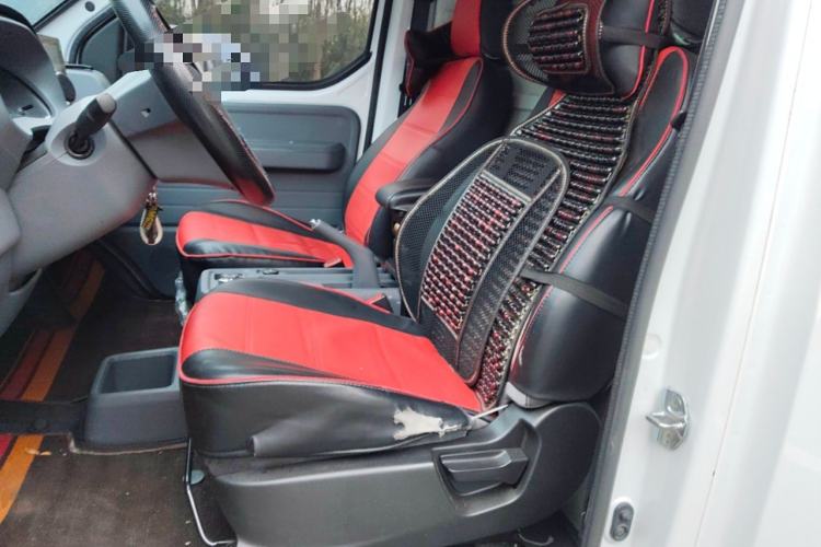 Used Wuling Yangguang 2024 300km Comfort Version with Sealed Windows 60kW Left Front Seat