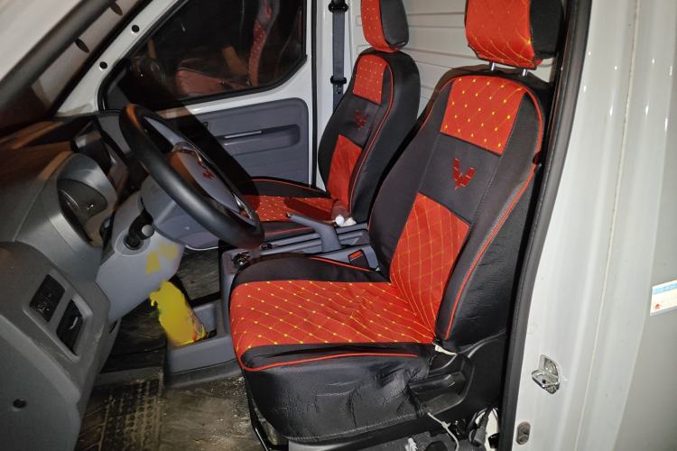 Used Wuling Yangguang 2024 300km Comfort Version with Sealed Windows 60kW Left Front Seat