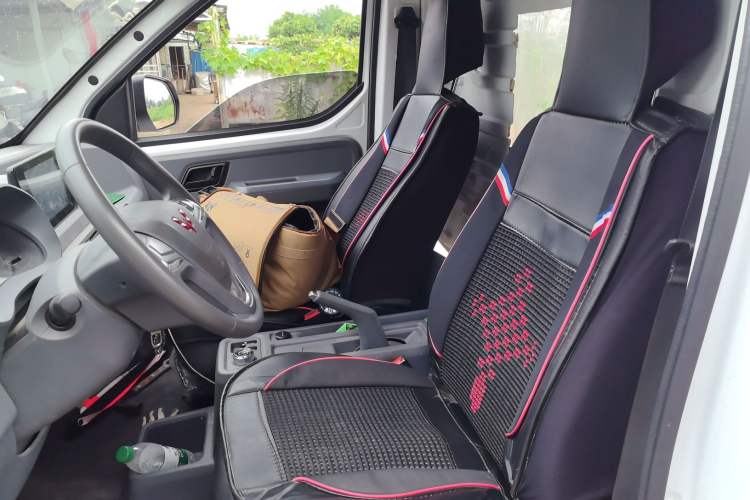 Used Wuling Yangguang 2024 300km Comfort Version with Sealed Windows 60kW Left Front Seat