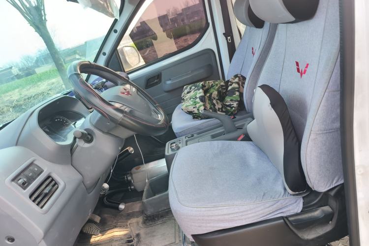 Used Wuling Yangguang 2024 300KM Comfort Version Passenger Van 75kW Left Front Seat