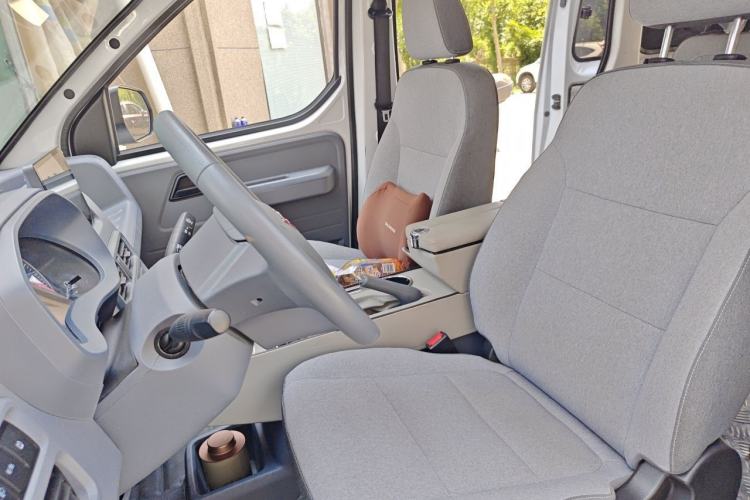 Used Wuling Yangguang 2024 300KM Comfort Version Passenger Van 75kW Left Front Seat