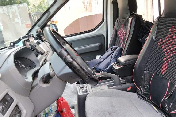 Used Wuling Yangguang 2024 300KM Comfort Version Passenger Van 75kW Left Front Seat