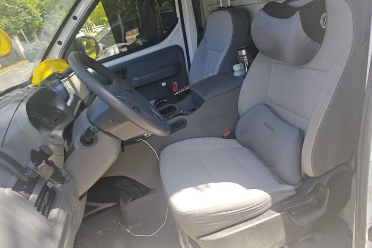 Used Wuling Yangguang 2024 300km Comfort Version with Sealed Windows 60kW Left Front Seat