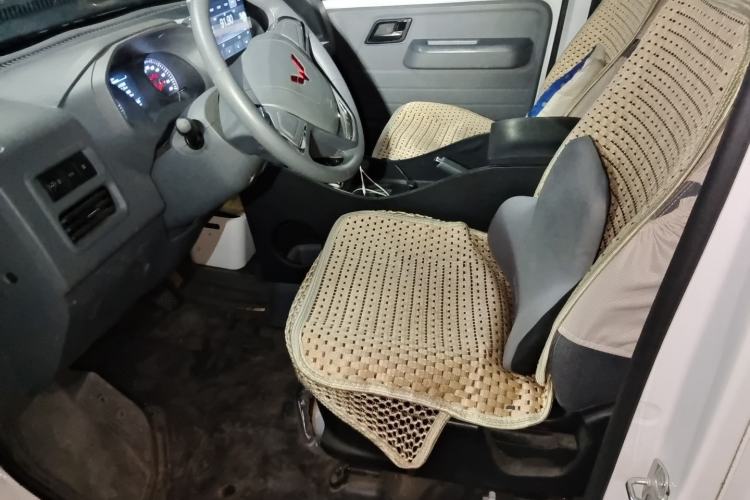 Used Wuling Yangguang 2024 300KM Comfort Version Passenger Van 75kW Left Front Seat