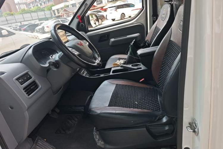 Used Wuling Yangguang 2024 300KM Comfort Version Passenger Van 75kW Left Front Seat