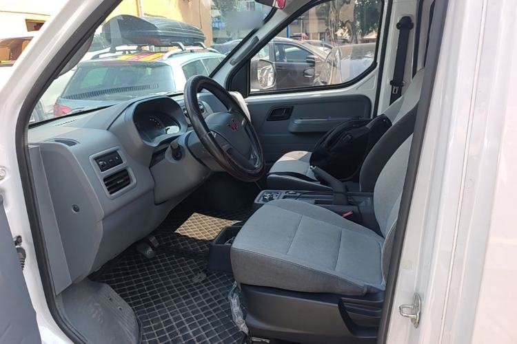Used Wuling Yangguang 2024 300KM Comfort Version Passenger Van 75kW Left Front Seat