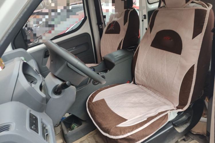 Used Wuling Yangguang 2024 300km Comfort-Grade Passenger Van 60kW Left Front Seat
