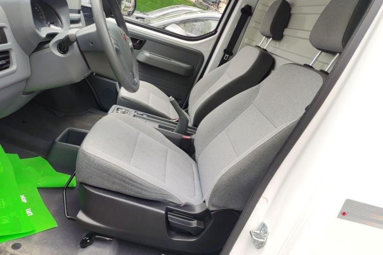 Used Wuling Yangguang 2024 300km Comfort Version with Sealed Windows 75kW Left Front Seat