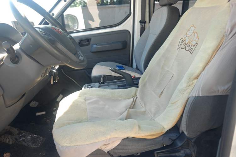 Used Wuling Yangguang 2024 300KM Comfort Version Passenger Van 75kW Left Front Seat