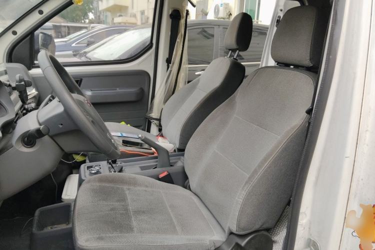 Used Wuling Yangguang 2024 300km Comfort Version with Sealed Windows 60kW Left Front Seat