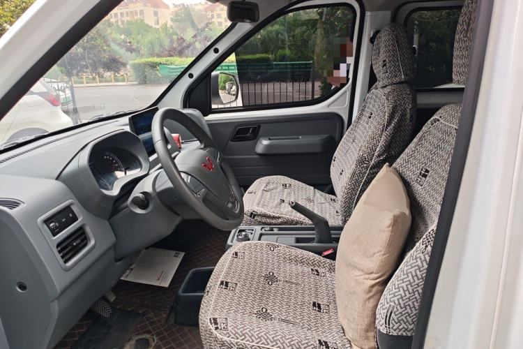 Used Wuling Yangguang 2024 300KM Comfort Version Passenger Van 75kW Left Front Seat