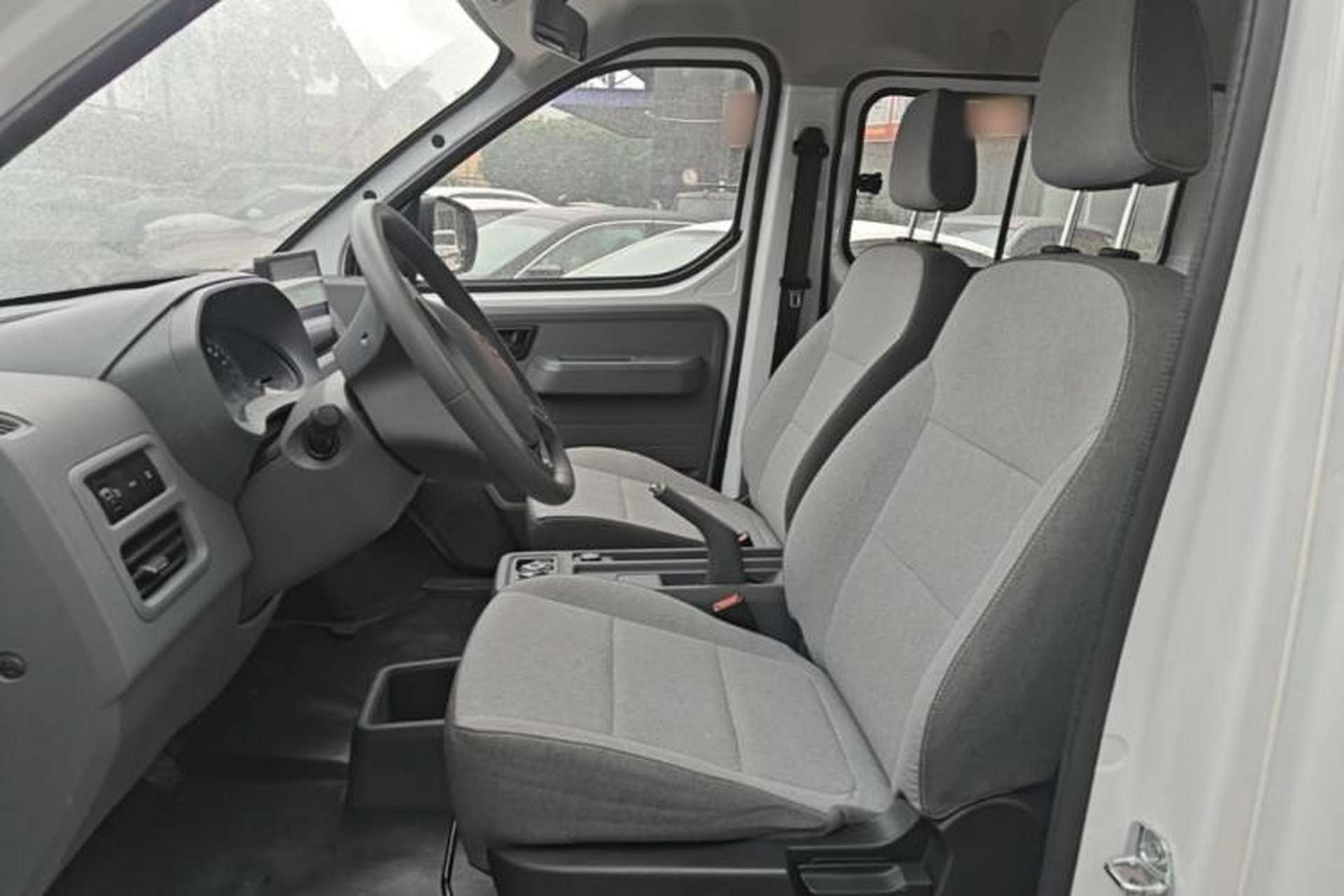 Used Wuling Yangguang 2024 300KM Comfort Version Passenger Van 75kW Left Front Seat