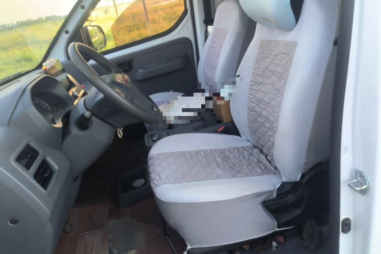 Used Wuling Yangguang 2024 300km Comfort Version with Sealed Windows 60kW Left Front Seat