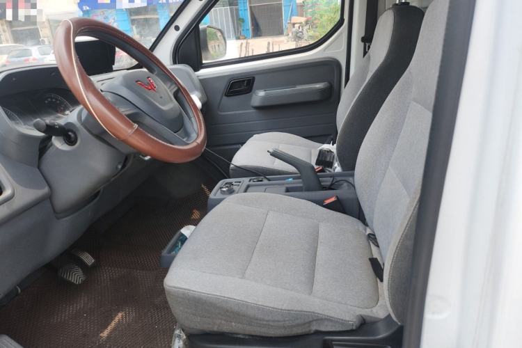 Used Wuling Yangguang 2024 300km Range Practical Window-Sealed Version 60kW Left Front Seat