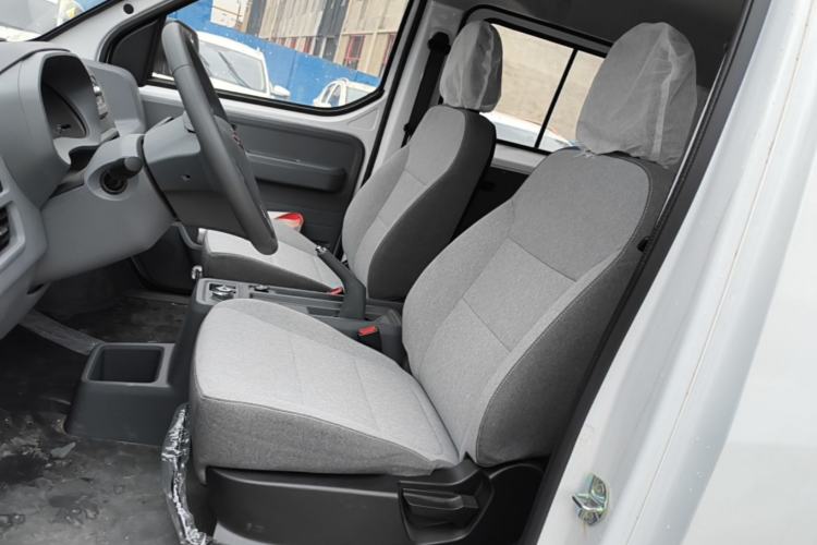 Used Wuling Yangguang 2024 300KM Comfort Version Passenger Van 75kW Left Front Seat